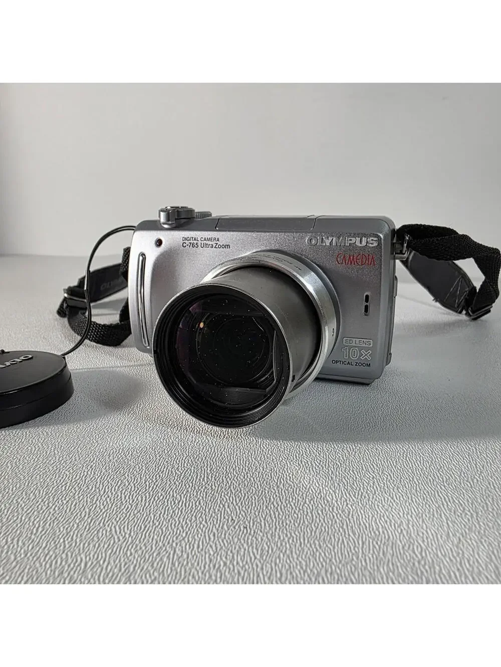 Olympus CAMEDIA C-765 Ultra Zoom 4.0MP Digital Camera - Silver W/Battery & Card
